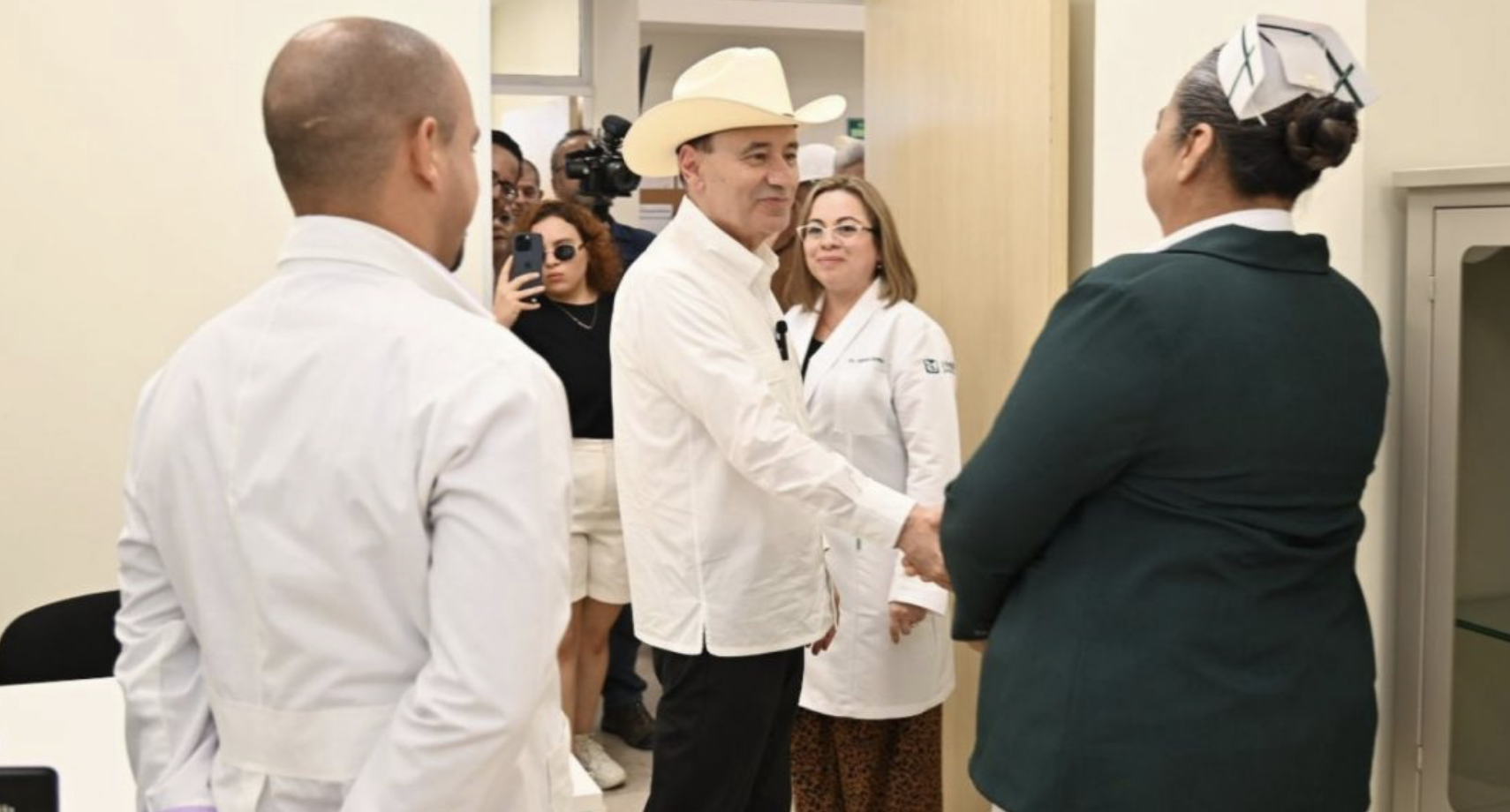 Médicos especialistas que opten por trabajar en sierra de Sonora recibirán compensación adicional de hasta 10 mil pesos al mes, anuncia Alfonso Durazo