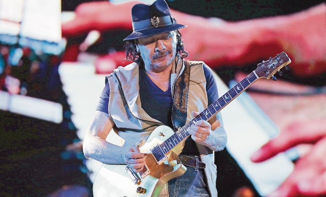 Carlos Santana, hospitalizado tras desmayo en plena gira
