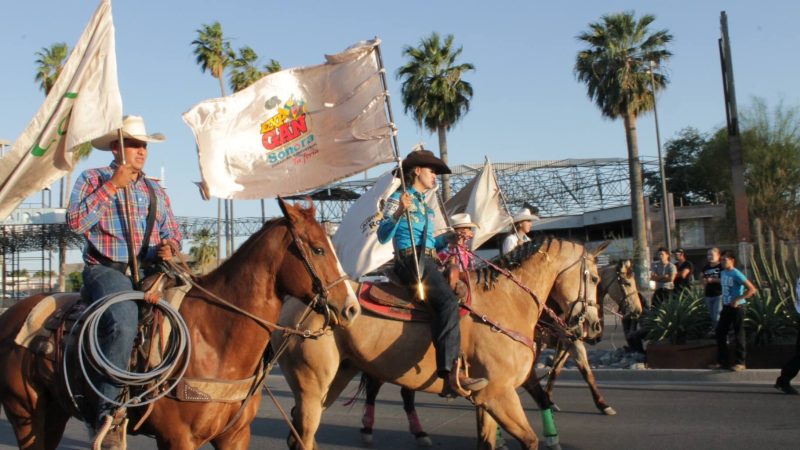 La ExpoGan Sonora 2025 arranca con una vibrante manifestación llena de tradición y alegría