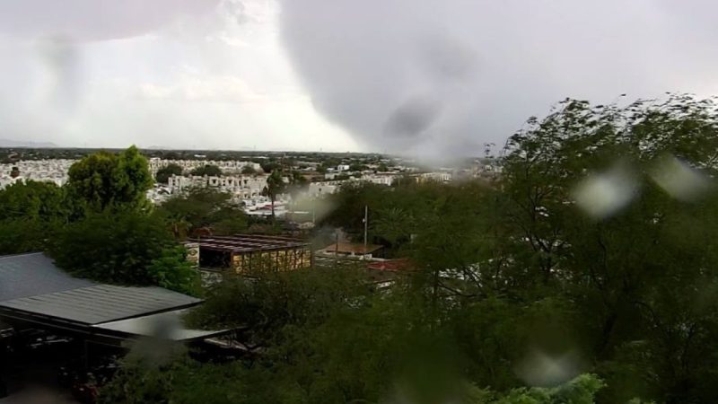 Microrráfaga sorprende al norponiente de Hermosillo con lluvia y granizo